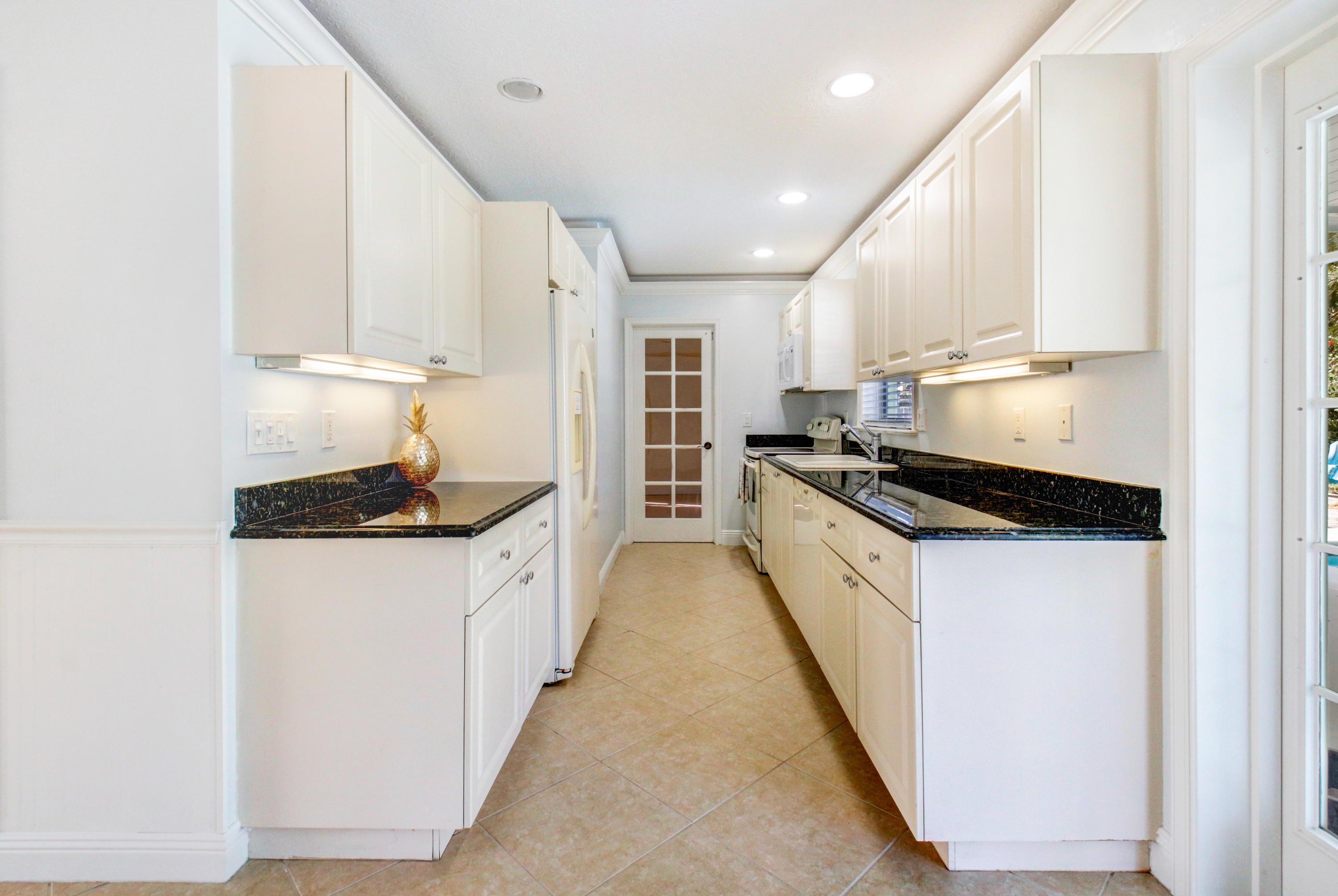 518 Dover Road Tequesta, FL 33469 - Photo 9 of 28 518 N Dover Rd HR-16