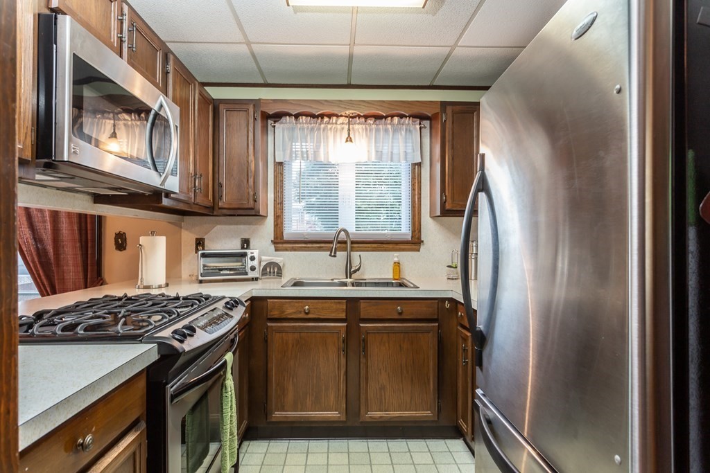 20 Richmond Street Fall River, MA 02721 - Photo 3 of 38 Gallery Image 3
