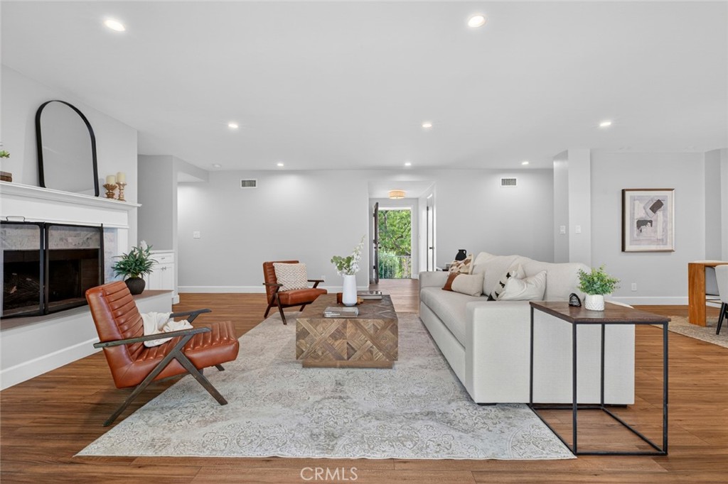 341 Cumberland Road Glendale, CA 91202 - Photo 7 of 34