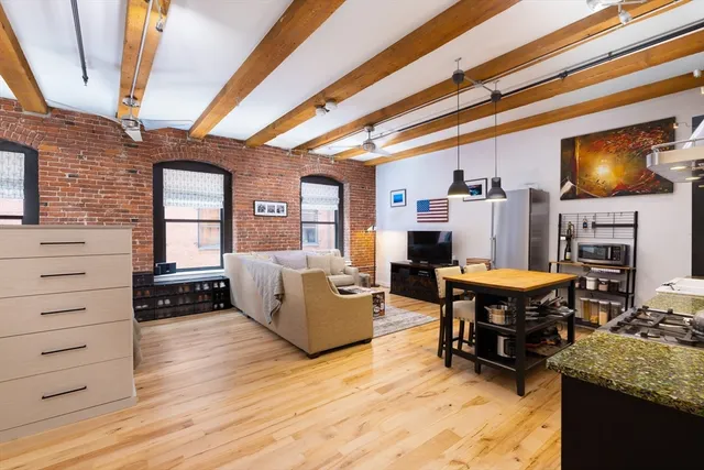 $3,500 | 21 Wormwood Street, Unit 310, Boston, MA 02210