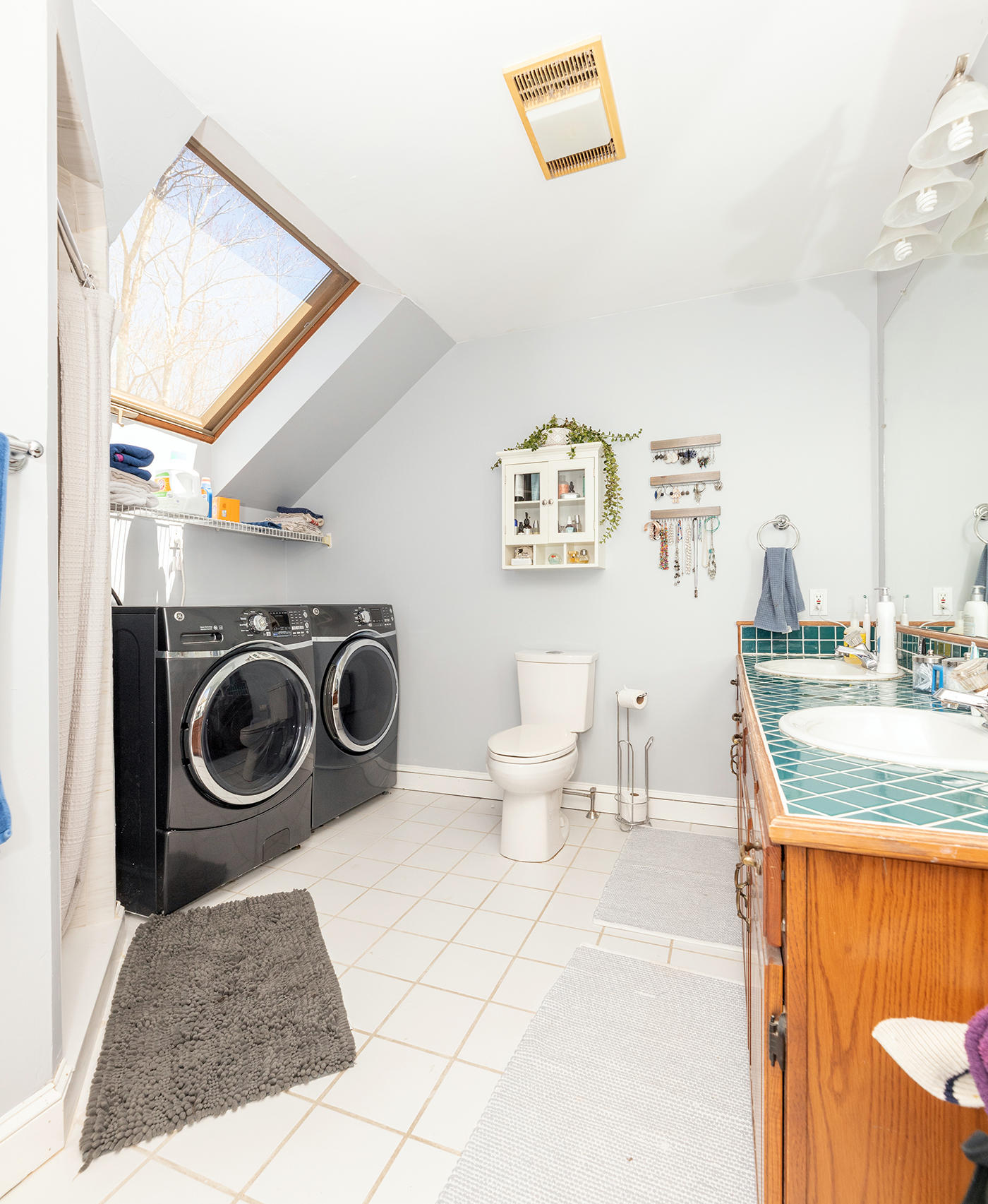 42 Fogler Road Hope, ME 04847 - Photo 10 of 14 Tiled bath with laundry.
