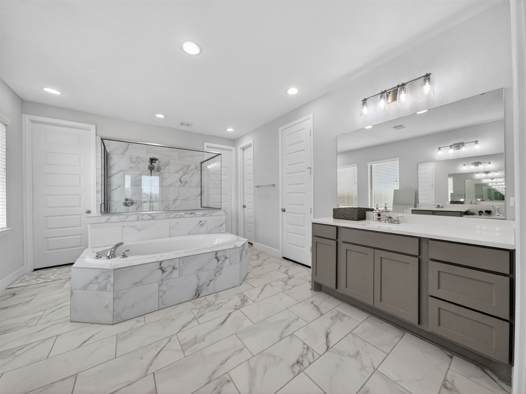 4343 Martin Ridge Drive Manvel, TX 77578 - Photo 21 of 50 a large bathroom with a tub sink shower and mirror