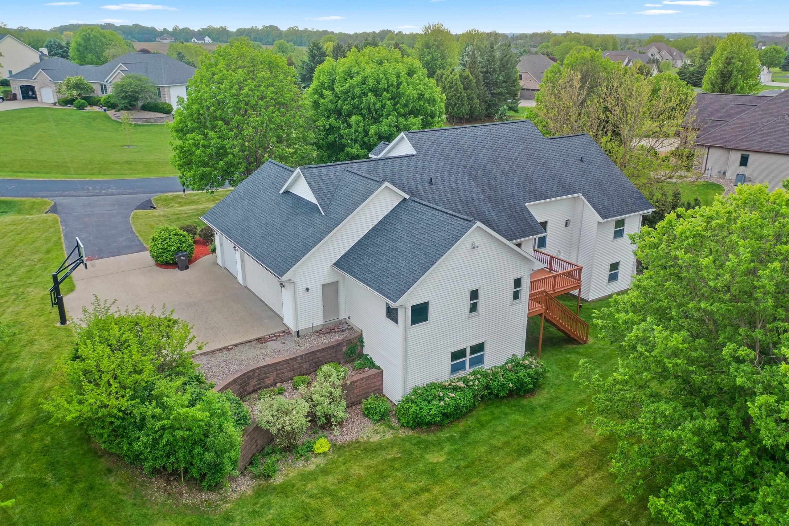 W7436 Ridgeside Drive Neenah, WI 54956 - Photo 12 of 57