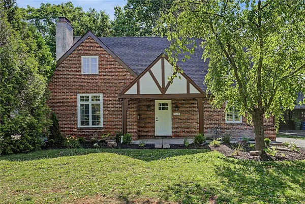 $314,995 | 1614 Catalpa Dr., Dayton, OH 45406