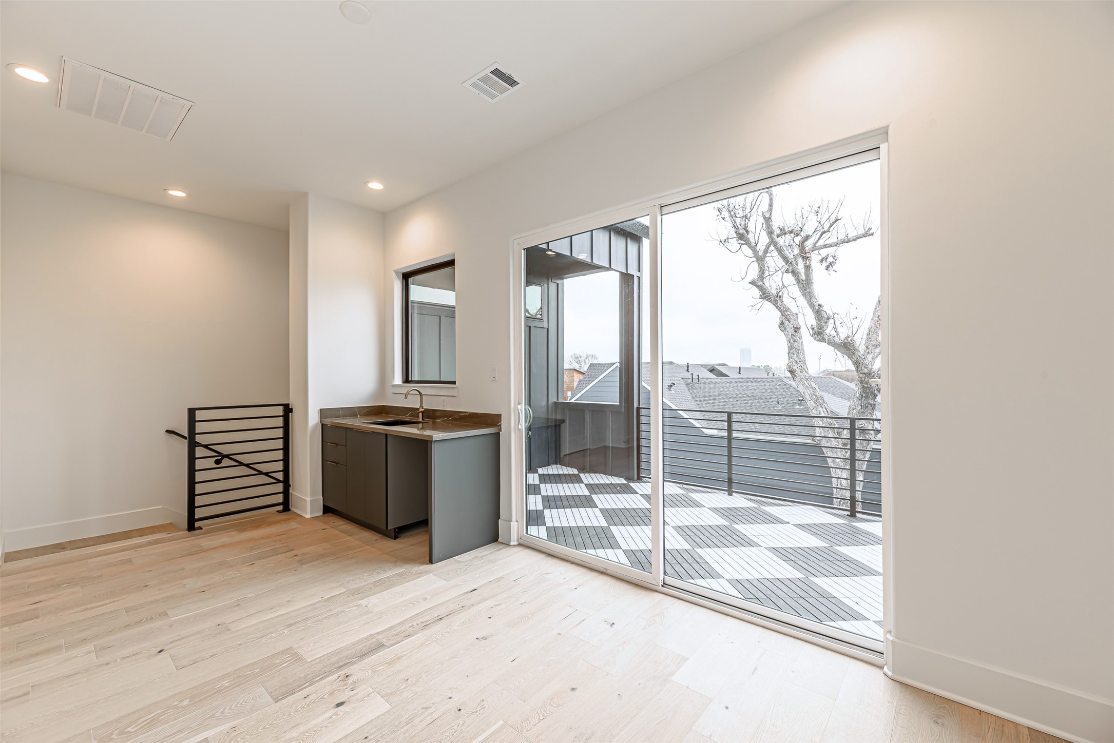 1104 West 9th Street Houston, TX 77007 - Photo 22 of 25 a room with a bed and glass windows