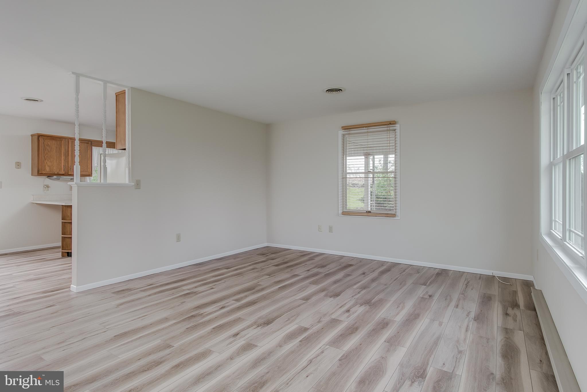 14501 Black Angus Road Hagerstown, MD 21742 - Photo 6 of 40 Living room