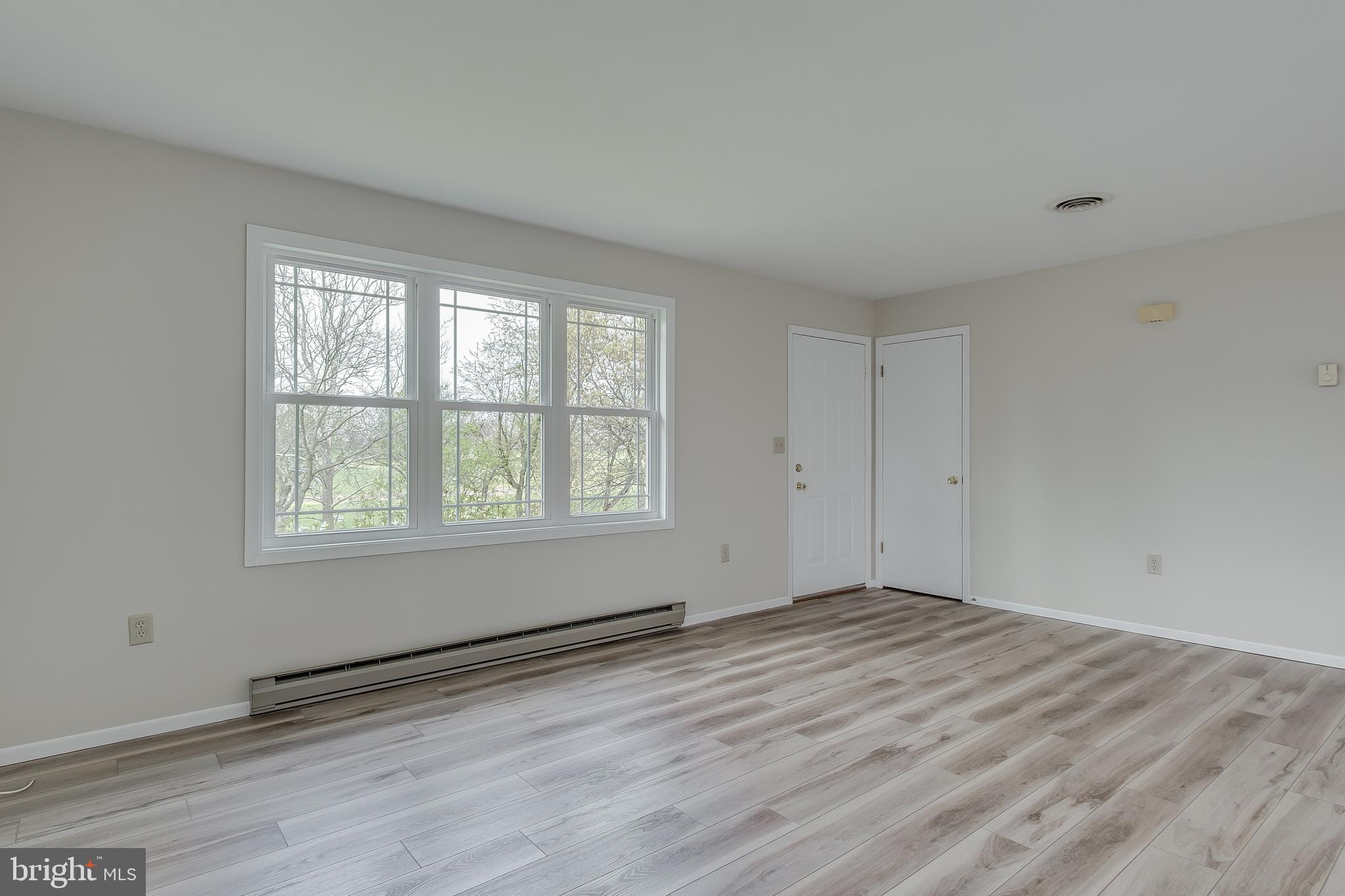 14501 Black Angus Road Hagerstown, MD 21742 - Photo 8 of 40 Living room