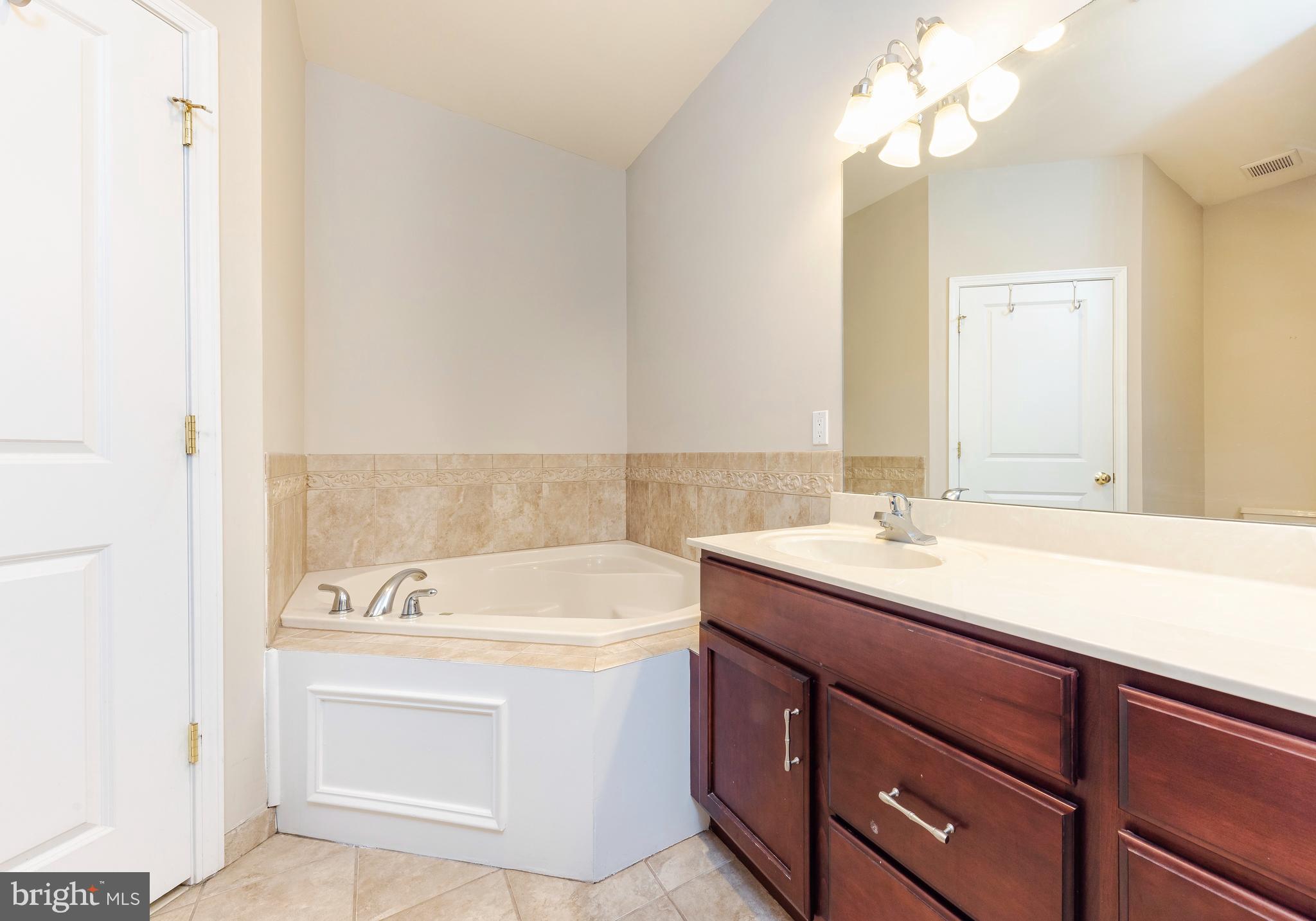 106 Raphael Court Williamstown, NJ 08094 - Photo 15 of 19 Gallery Image 15