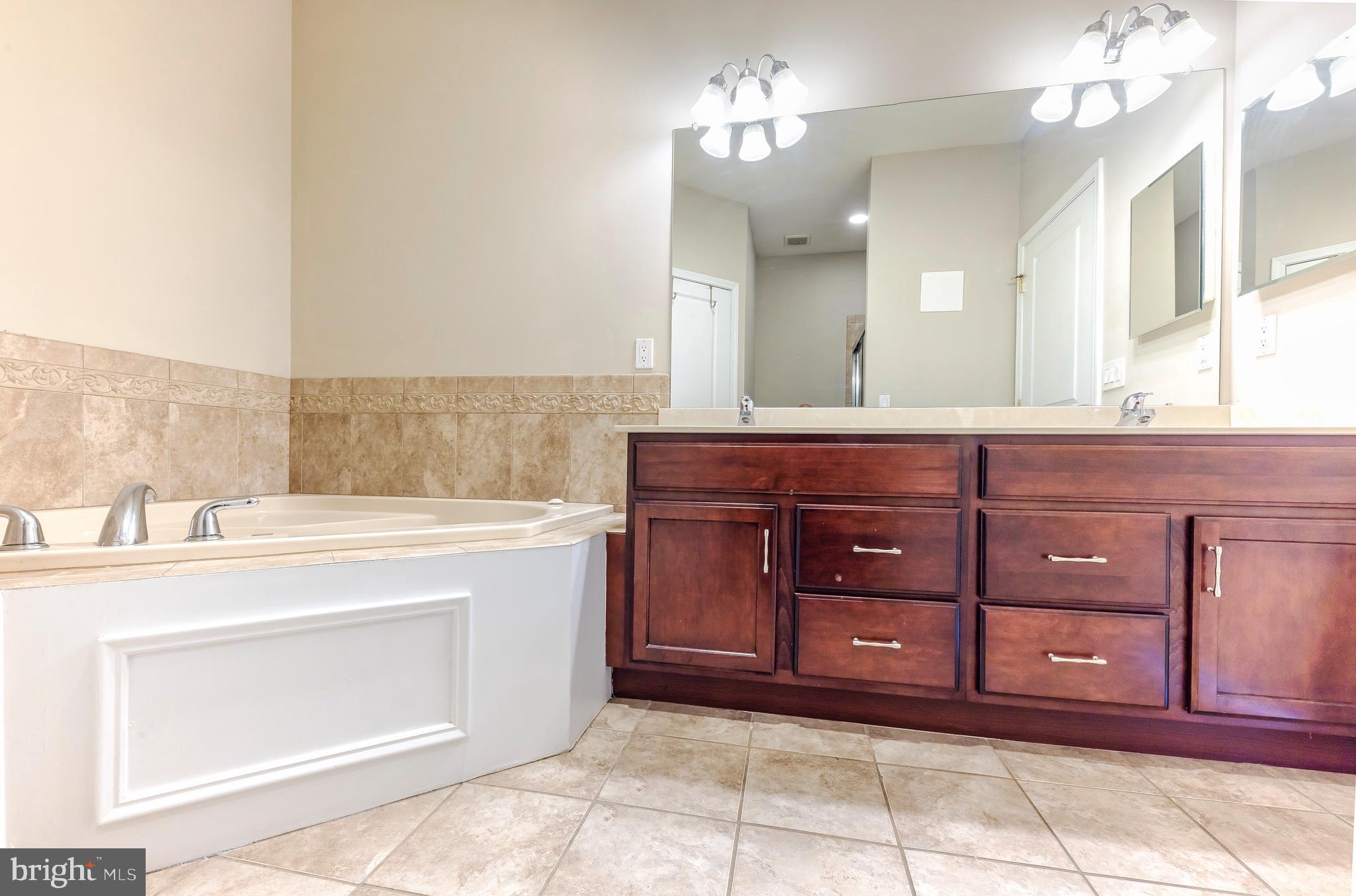 106 Raphael Court Williamstown, NJ 08094 - Photo 16 of 19 Gallery Image 16