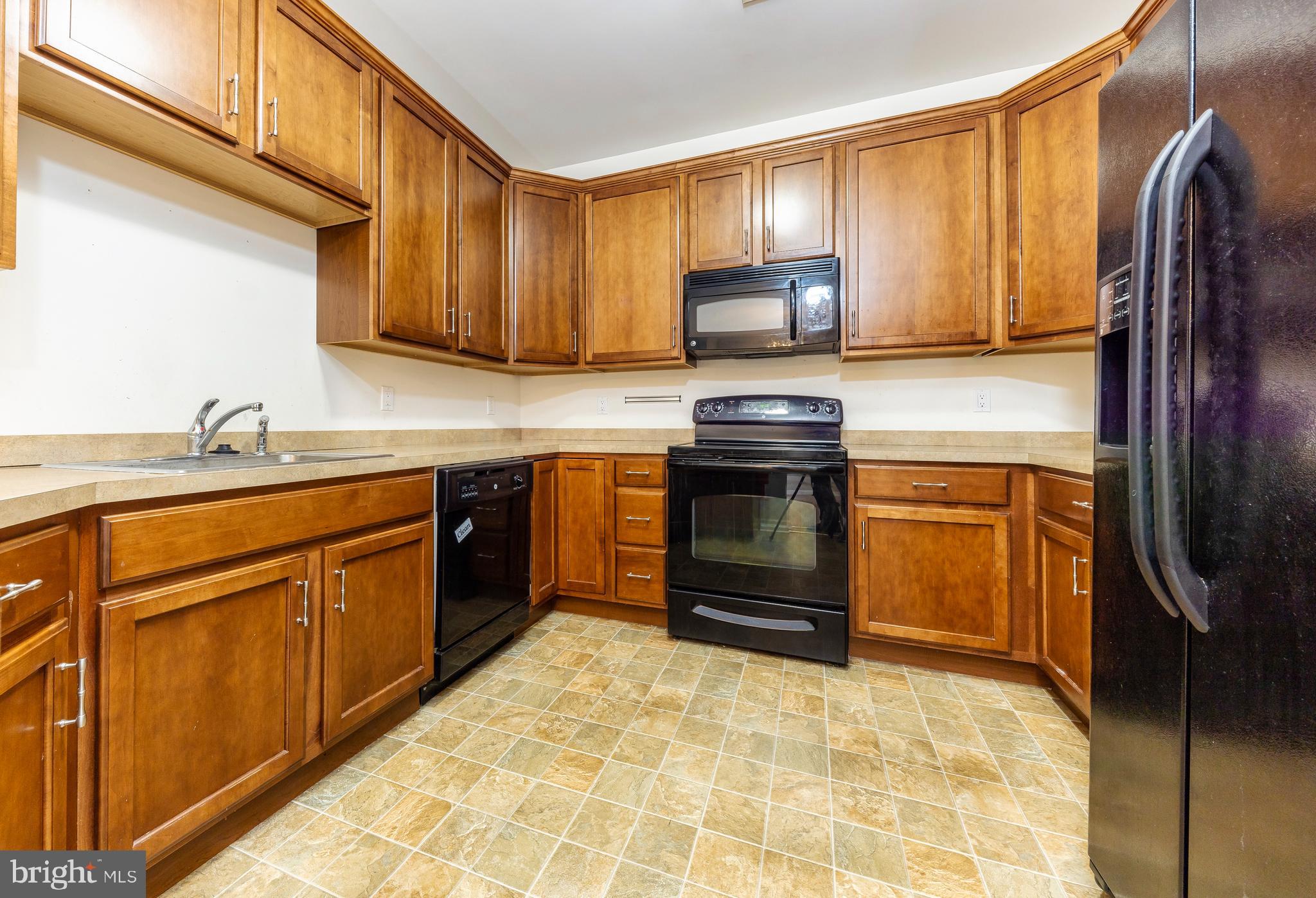 106 Raphael Court Williamstown, NJ 08094 - Photo 6 of 19 Gallery Image 6