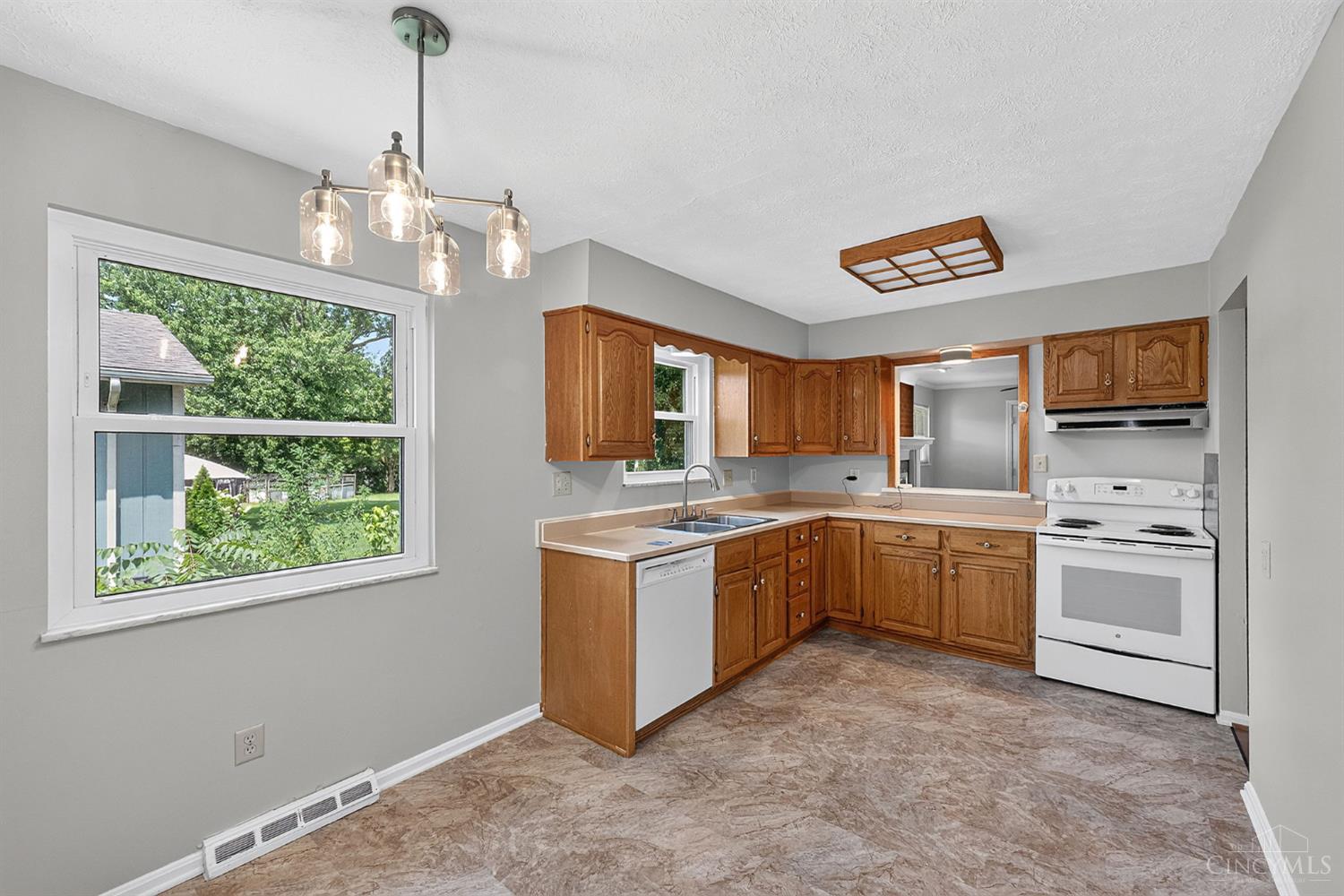 2086 Resor Road Fairfield, OH 45014 - Photo 4 of 42 Spacious eat-in kitchen with abundant cabinetry, generous work space and a large window bringing in natural light.