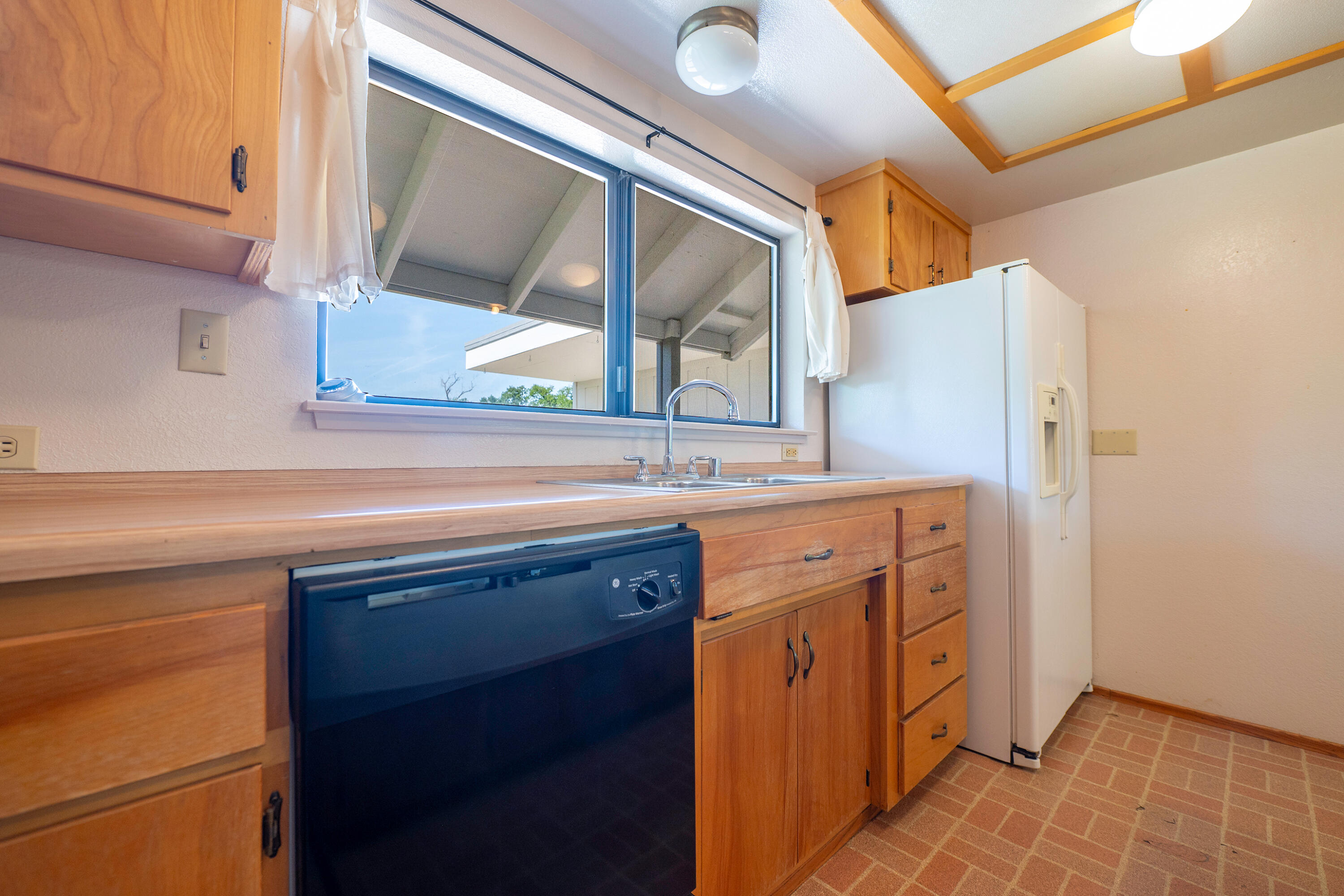 19943 Berghus Way Redding, CA 96002 - Photo 12 of 35 Kitchen 3 - Copy