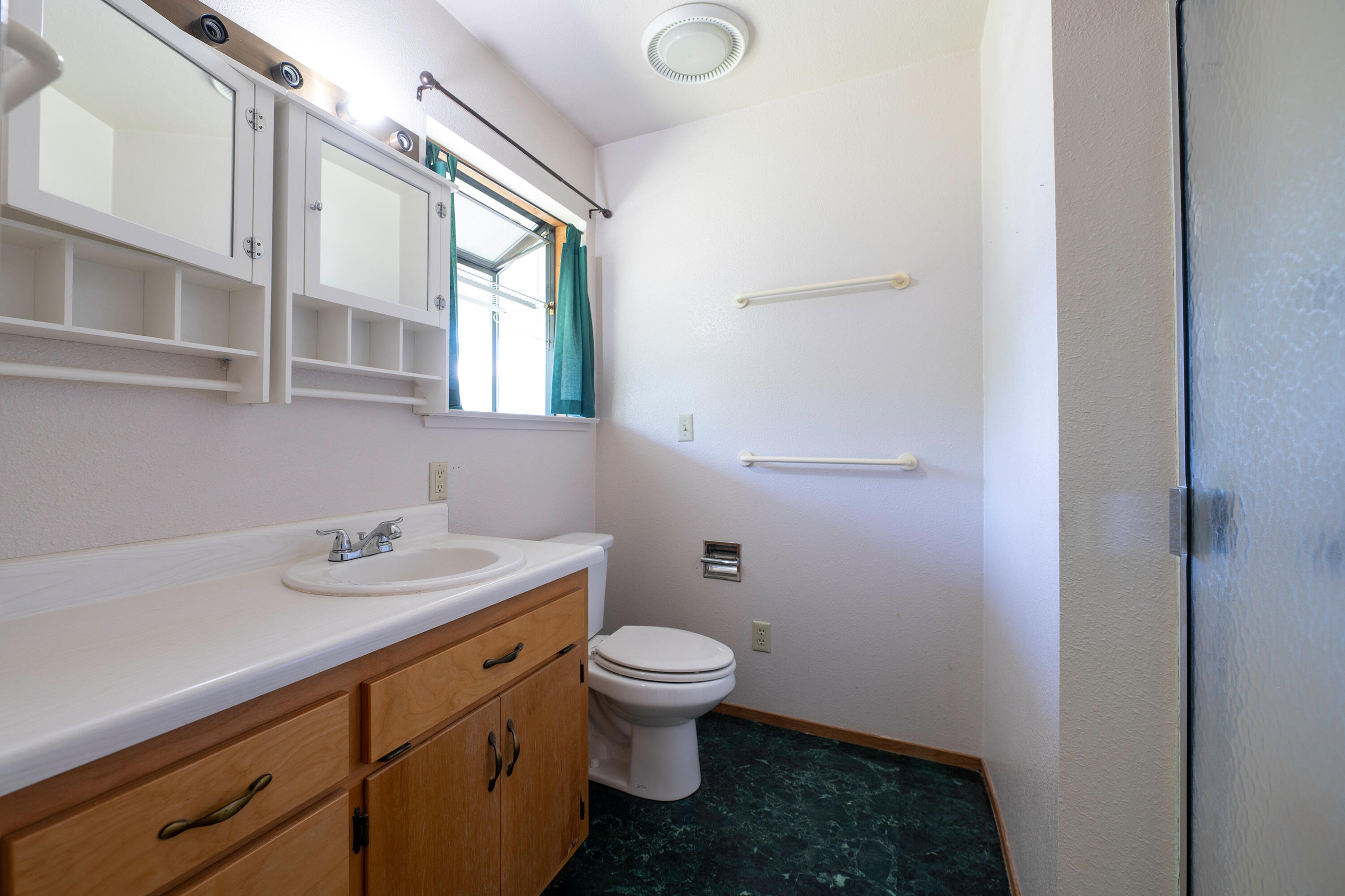 19943 Berghus Way Redding, CA 96002 - Photo 17 of 35 Primary bathroom - Copy