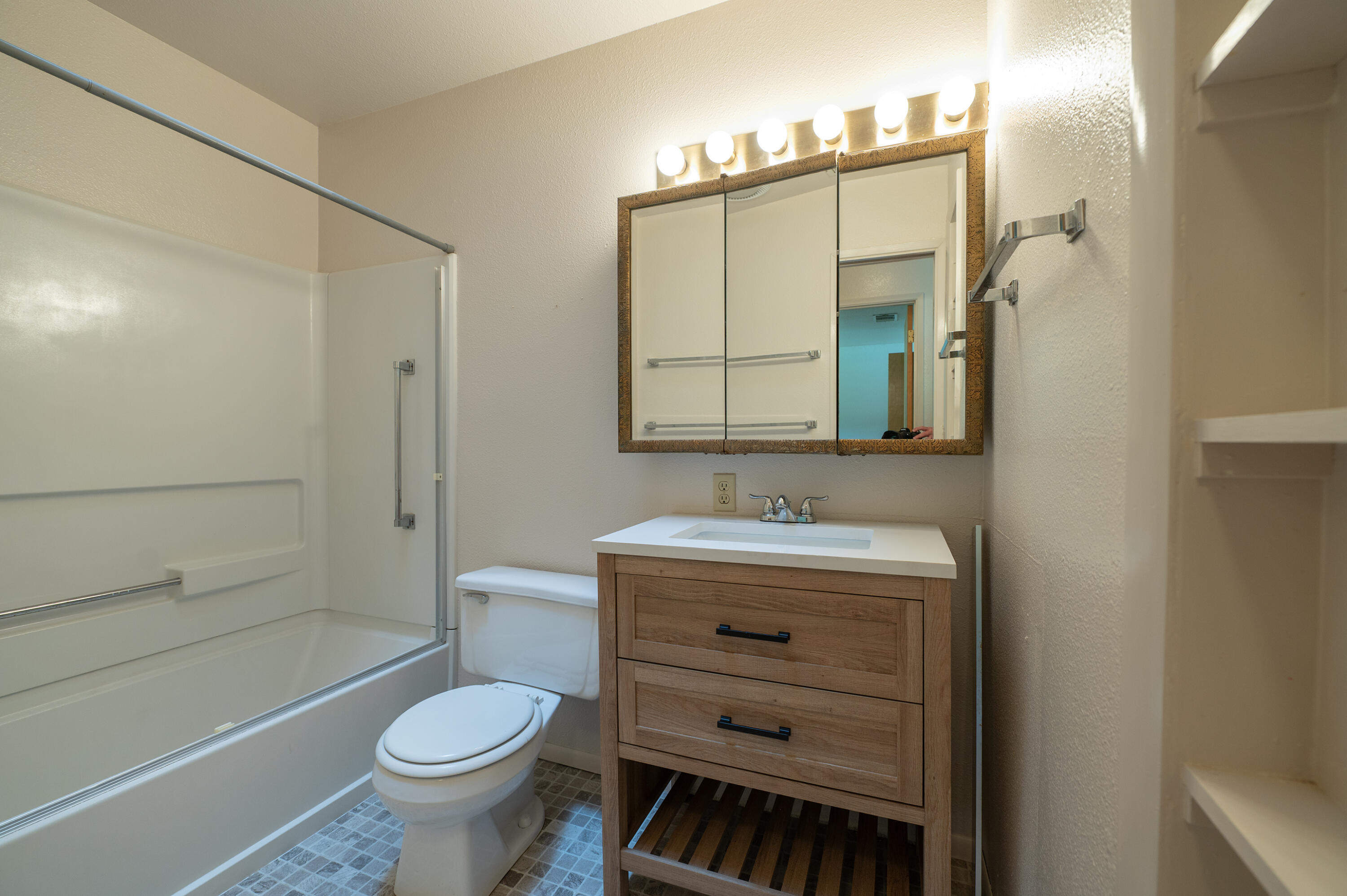 19943 Berghus Way Redding, CA 96002 - Photo 20 of 35 Hall bathroom - Copy