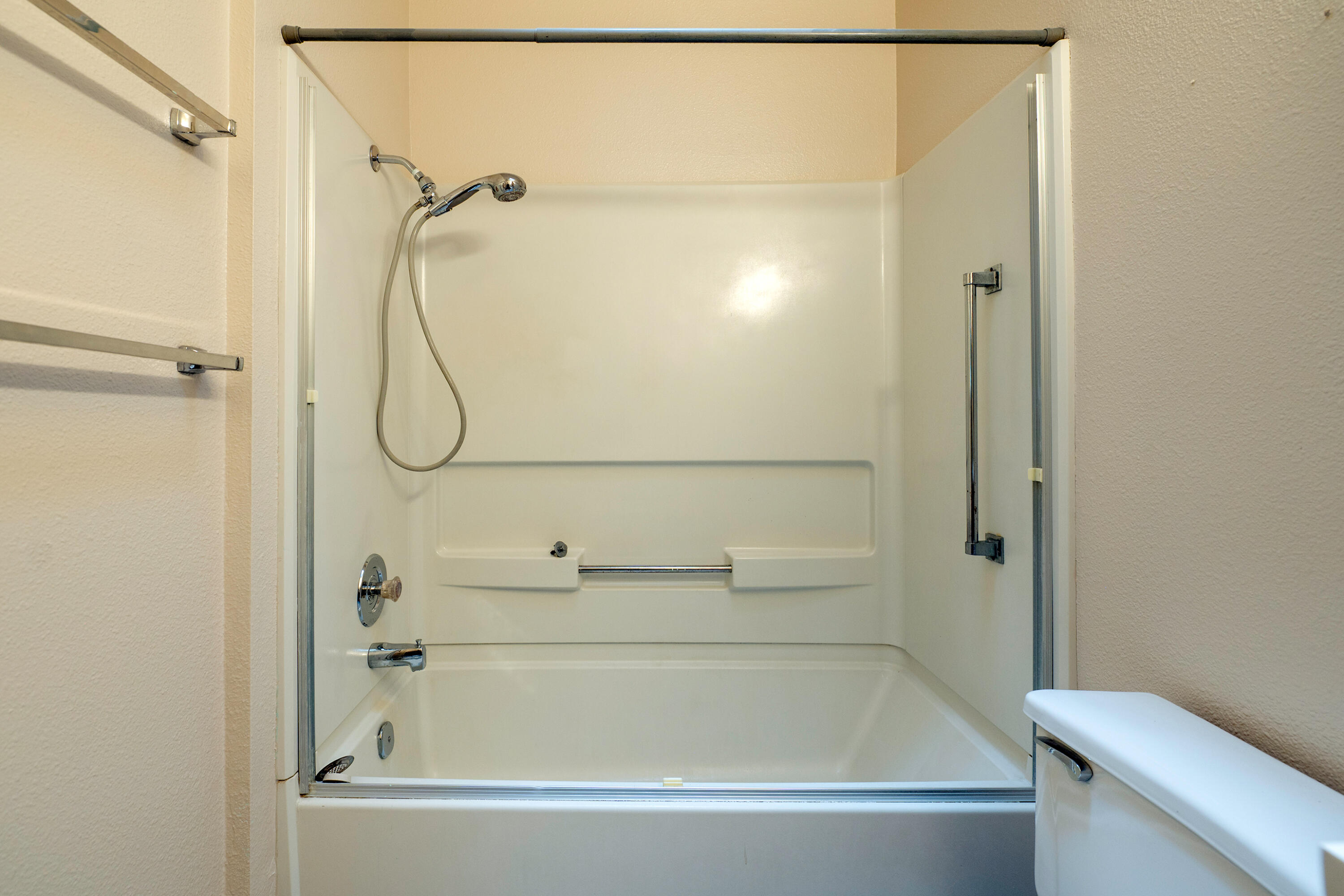 19943 Berghus Way Redding, CA 96002 - Photo 21 of 35 Hall bath - Copy