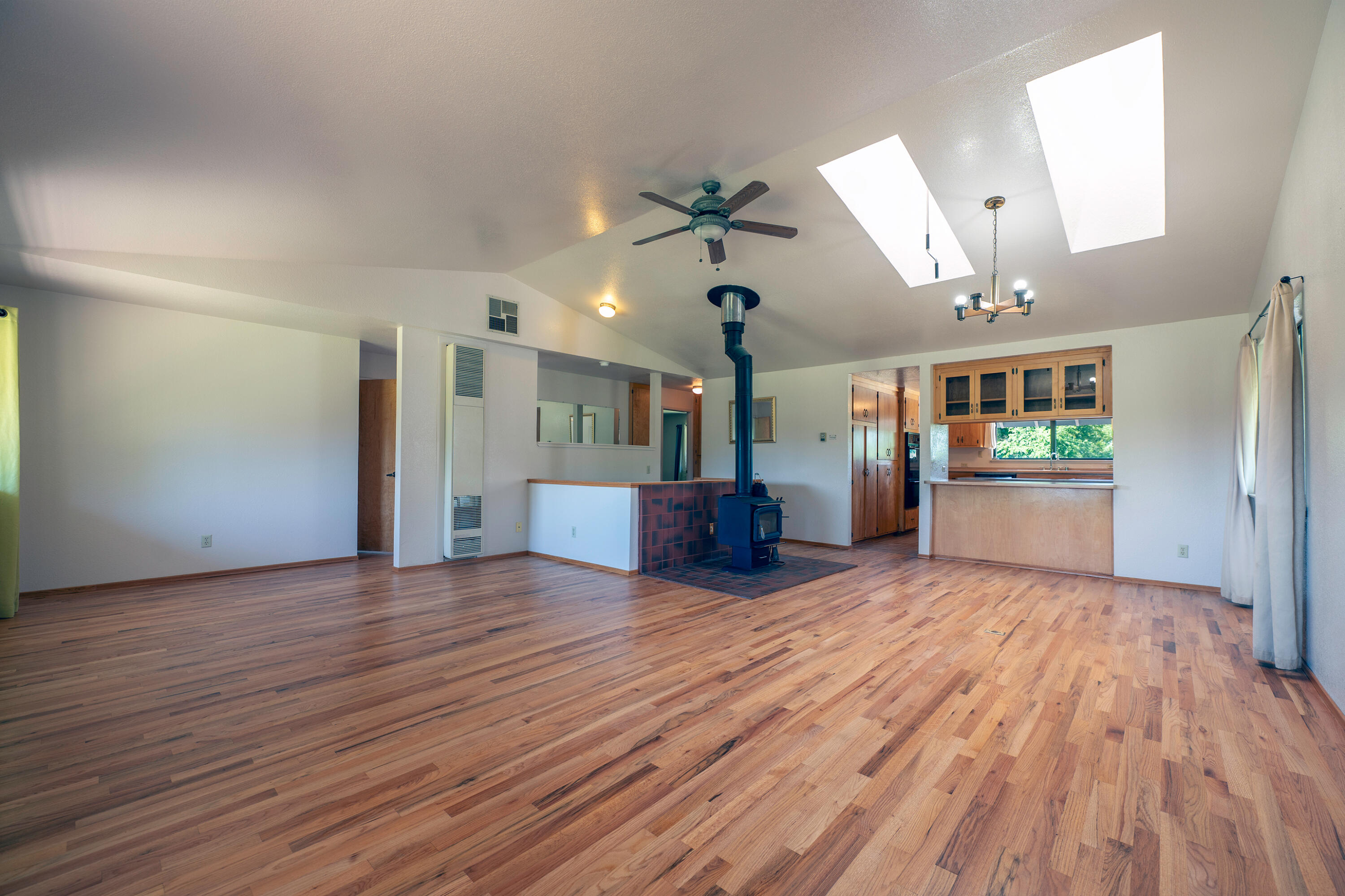 19943 Berghus Way Redding, CA 96002 - Photo 6 of 35 Livingroom 2 - Copy