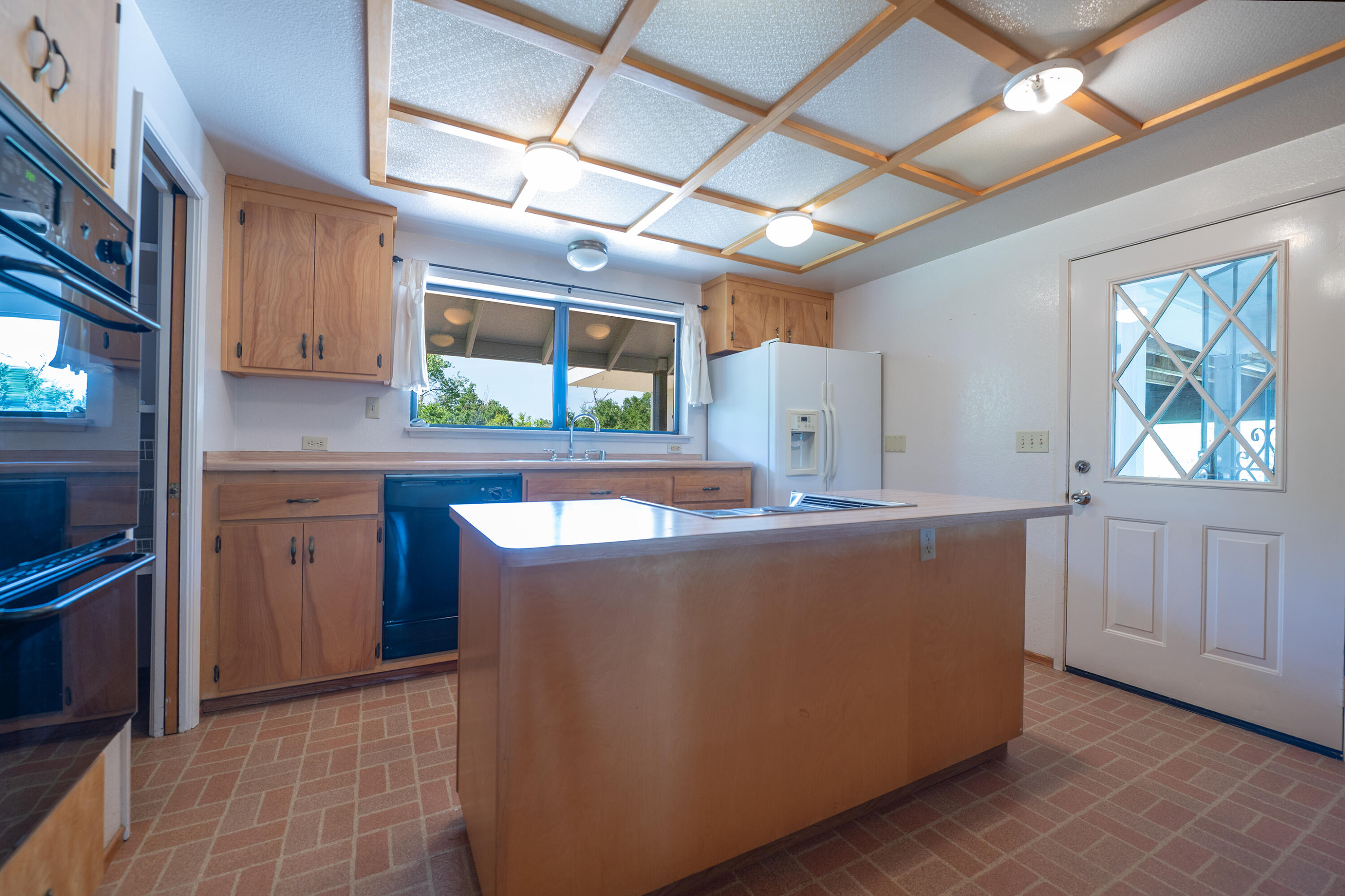 19943 Berghus Way Redding, CA 96002 - Photo 9 of 35 Kitchen - Copy