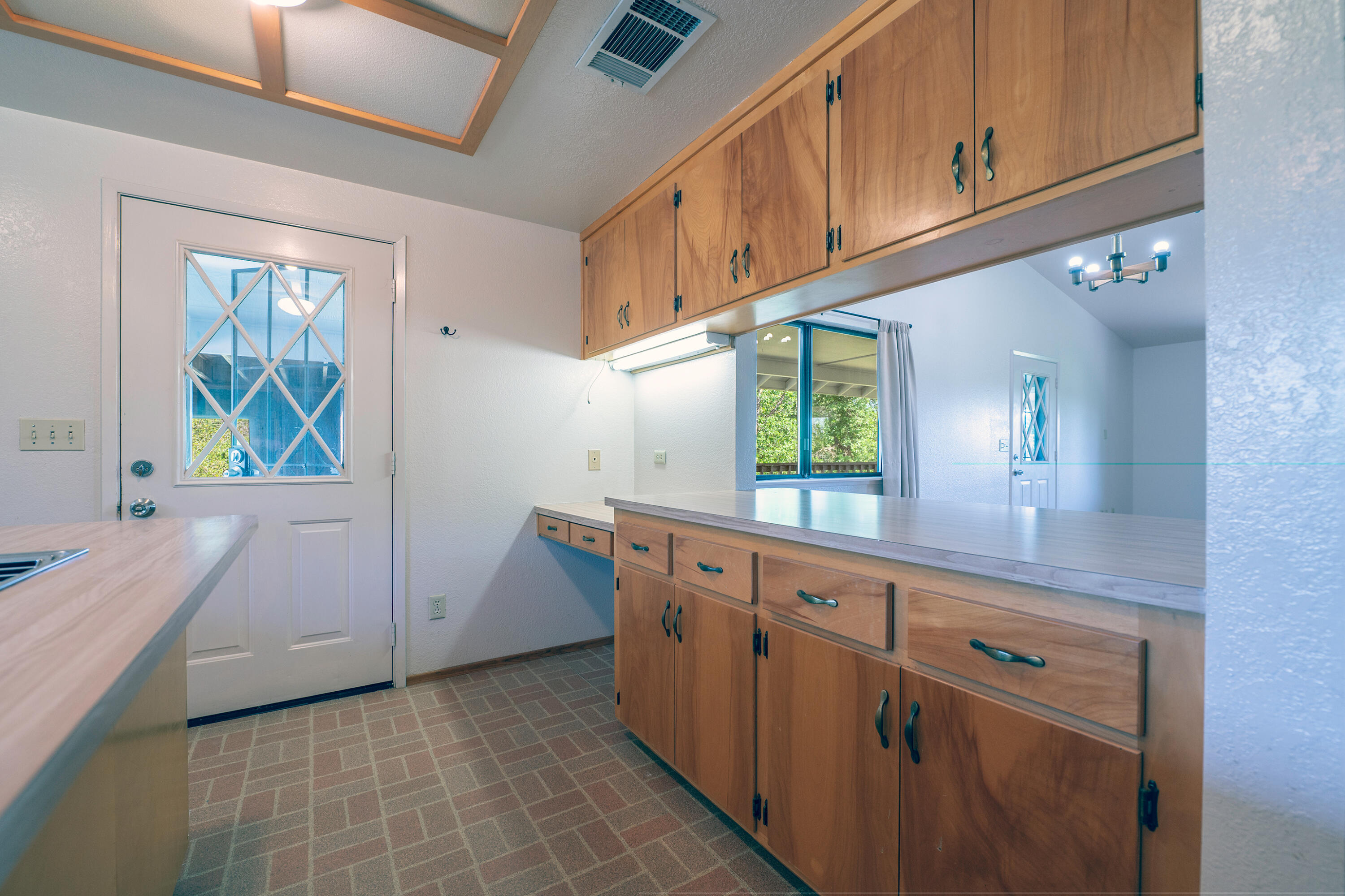 19943 Berghus Way Redding, CA 96002 - Photo 10 of 35 Kirchen counter - Copy