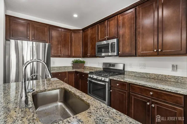 $759,000 | 23 Larkspur Lane, Monroe Township, NJ 08831