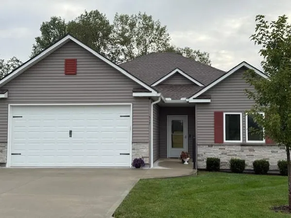 $474,900 | 517 Village Lane, Harrisonville, MO 64701