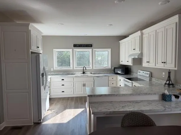 $474,900 | 517 Village Lane, Harrisonville, MO 64701