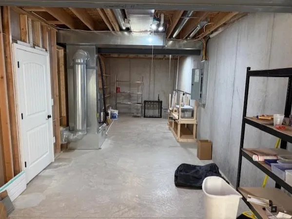 $474,900 | 517 Village Lane, Harrisonville, MO 64701