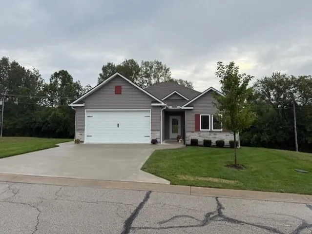 $474,900 | 517 Village Lane, Harrisonville, MO 64701