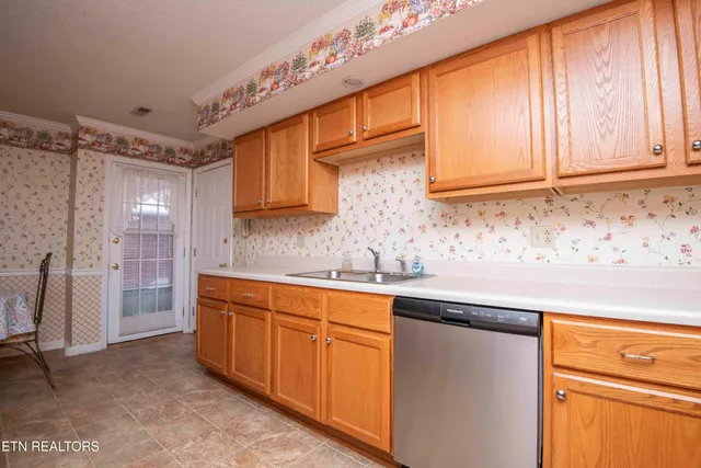 $325,000 | 805 Cedar Lane, Unit C10, Knoxville, TN 37912