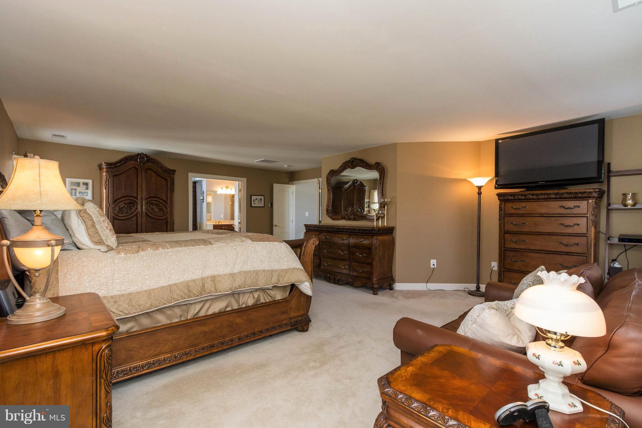 8247 Roxborough Loop Gainesville, VA 20155 - Photo 17 of 30 Extended Area Great for Extra Seating
