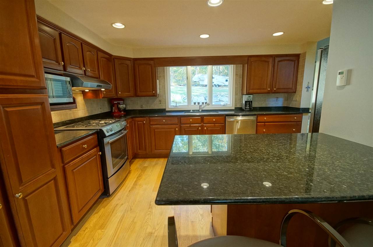 13 Hubbard Hill Road Derry, NH 03038 - Photo 11 of 40