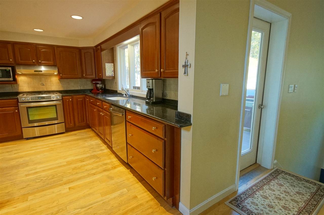 13 Hubbard Hill Road Derry, NH 03038 - Photo 12 of 40