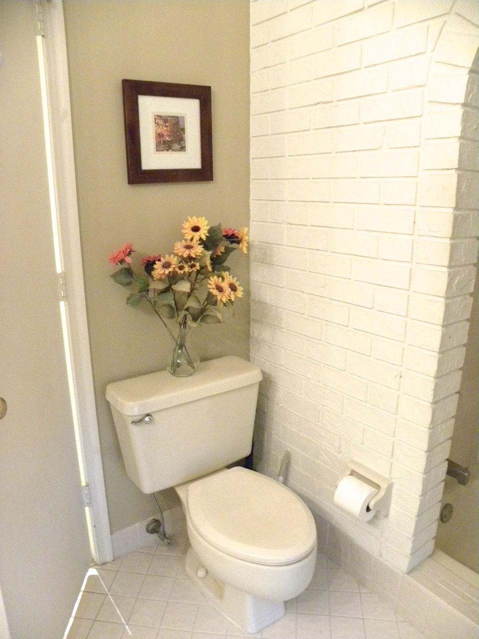 3098 Northwest 25th Way Boca Raton, FL 33434 - Photo 32 of 45 Guest Bathroom