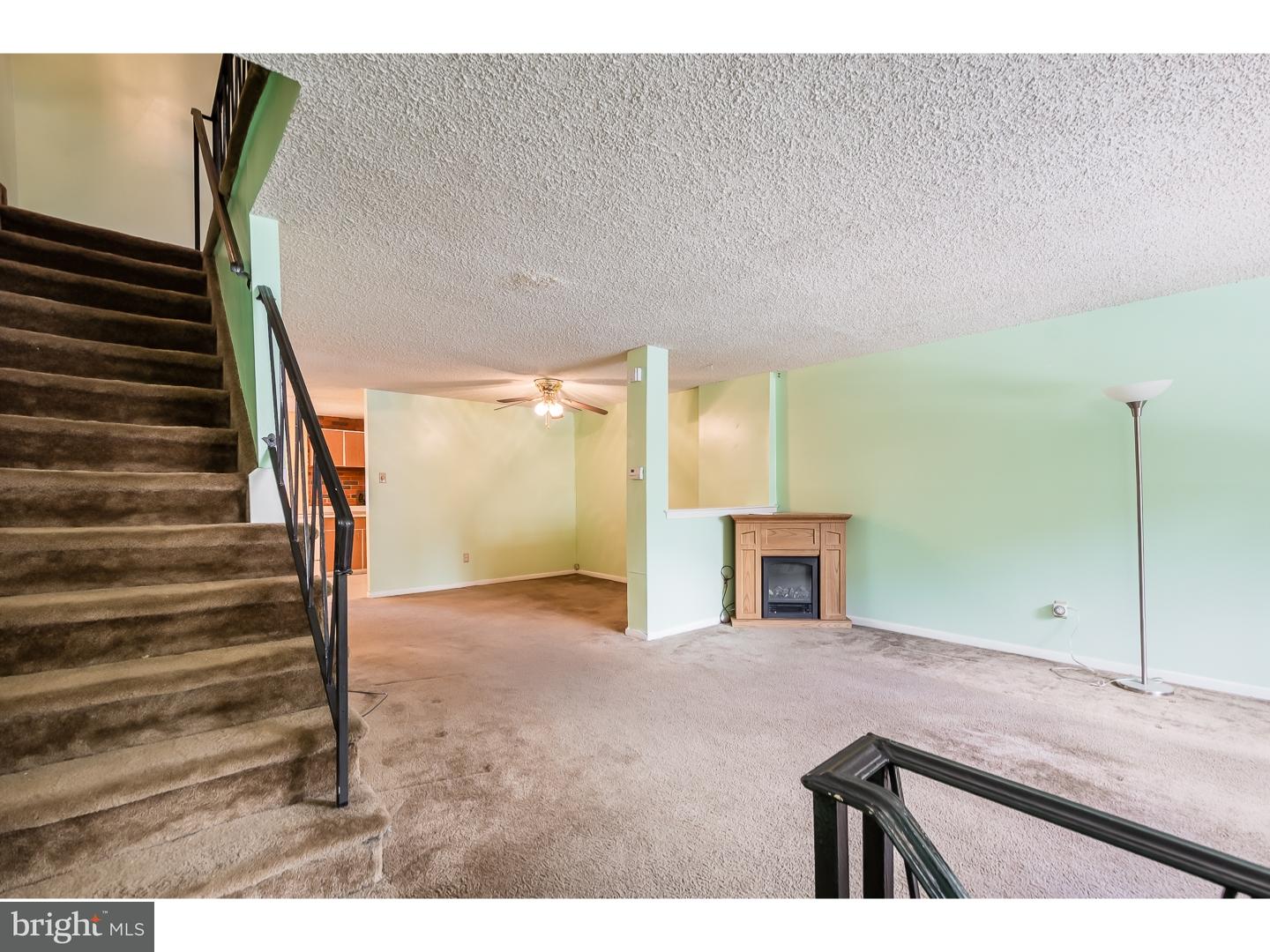 9180 Ryerson Road Philadelphia, PA 19114 - Photo 6 of 21 Living Room