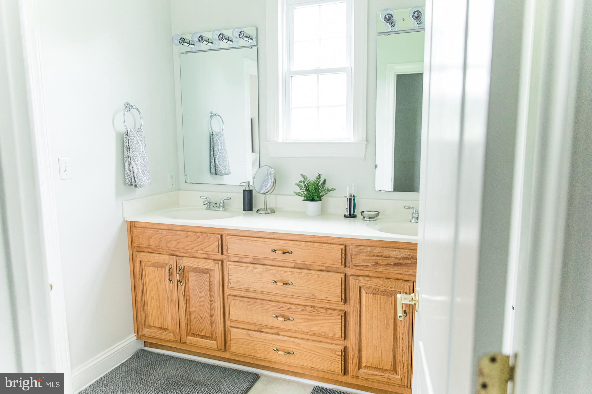 23157 Sparta Road Milford, VA 22514 - Photo 27 of 101 Double sinks