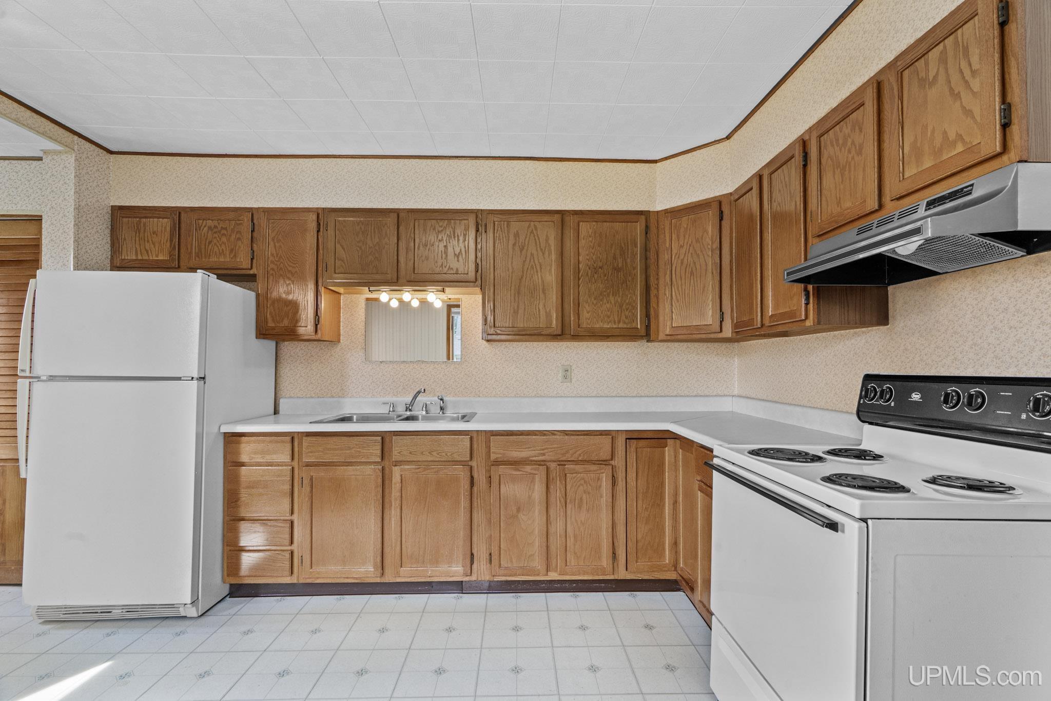 336 Fulton Street Mohawk, MI 49950 - Photo 6 of 35 Gallery Image 6