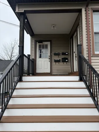 $2,250 | 119 Airlie Street, Unit 2, Worcester, MA 01606