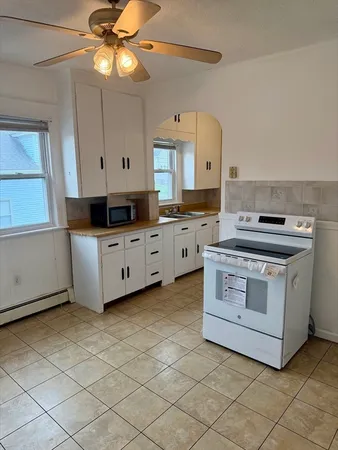 $2,250 | 119 Airlie Street, Unit 2, Worcester, MA 01606