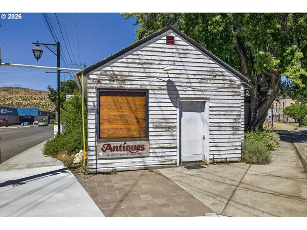 $299,000 | 234 South Canyon Boulevard, Unit 1190, John Day, OR 97845
