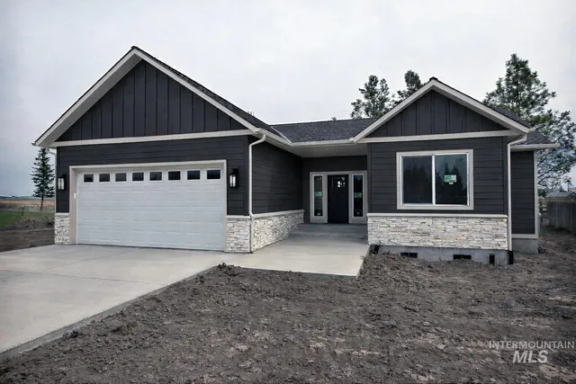 $497,500 | 516 Maple Court, Genesee, ID 83832