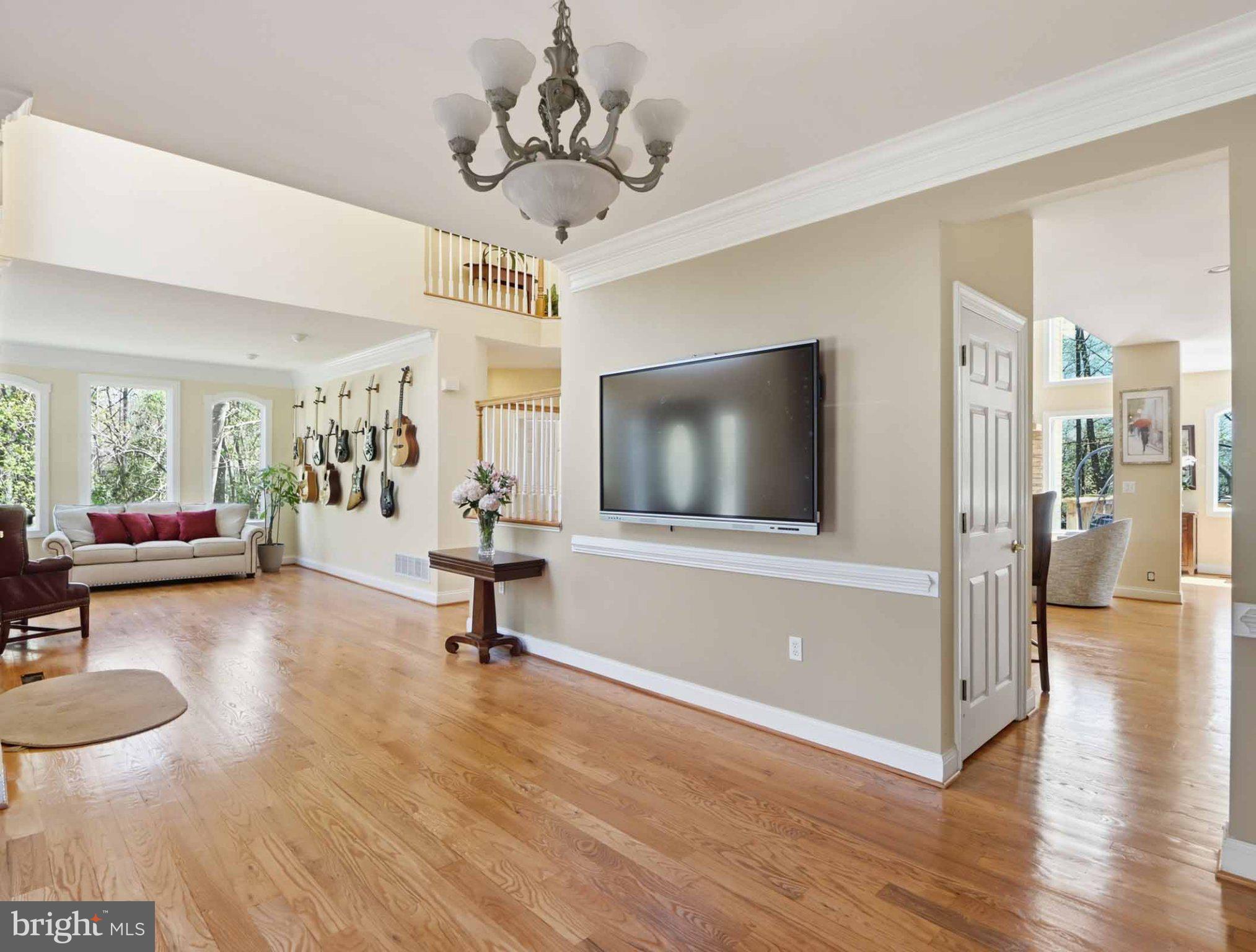 311 Riverdale Road Severna Park, MD 21146 - Photo 15 of 65 Spacious living area with natural light.
