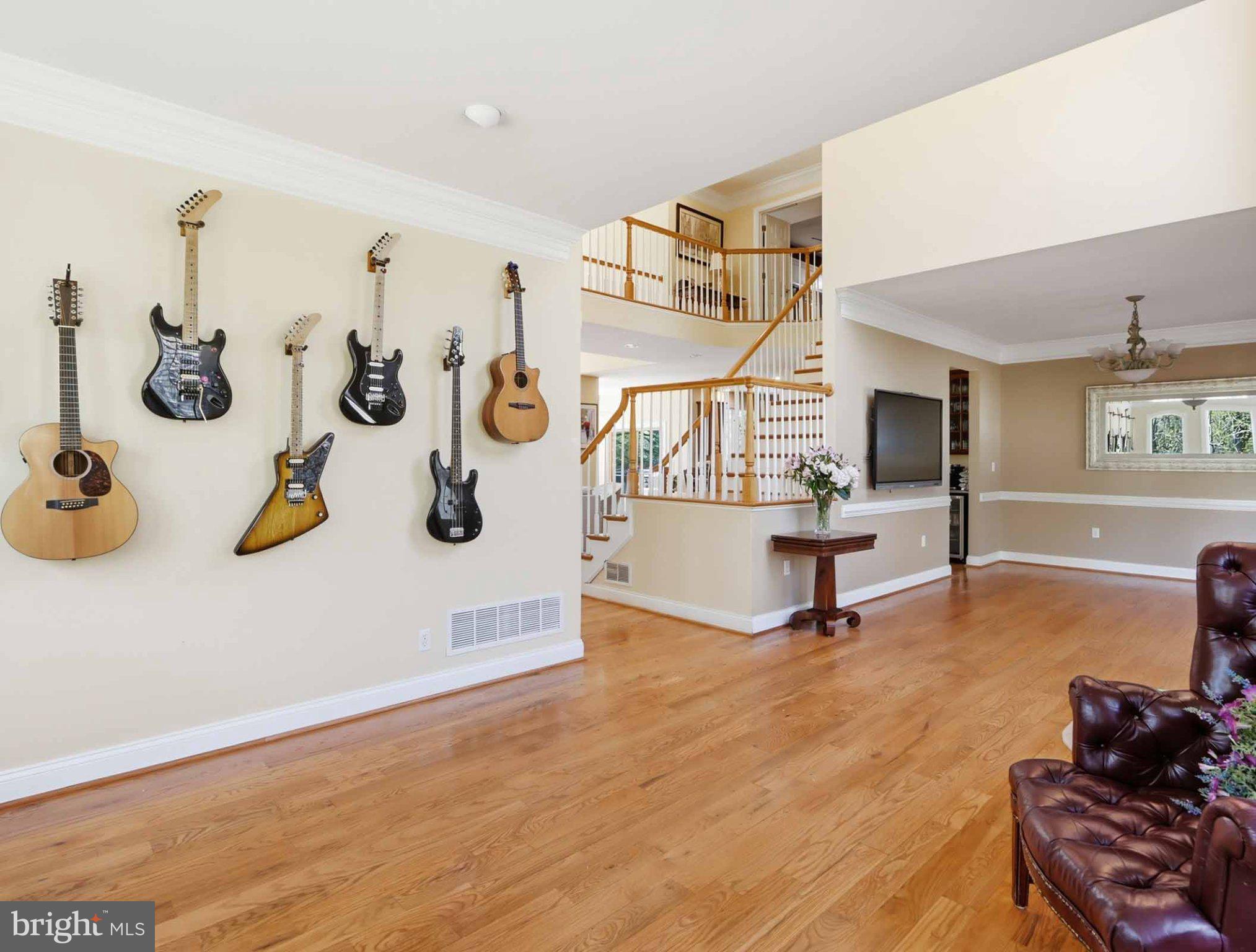 311 Riverdale Road Severna Park, MD 21146 - Photo 16 of 65 Melodic charm in a welcoming space.