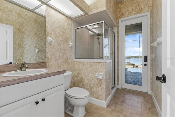 a picture of a bathroom