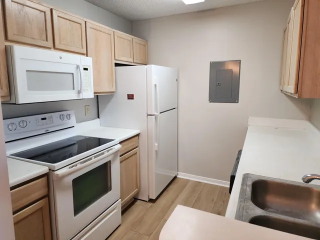 $2,000 | 2011 North Highway 17, Unit 2000I, Mount Pleasant, SC 29466