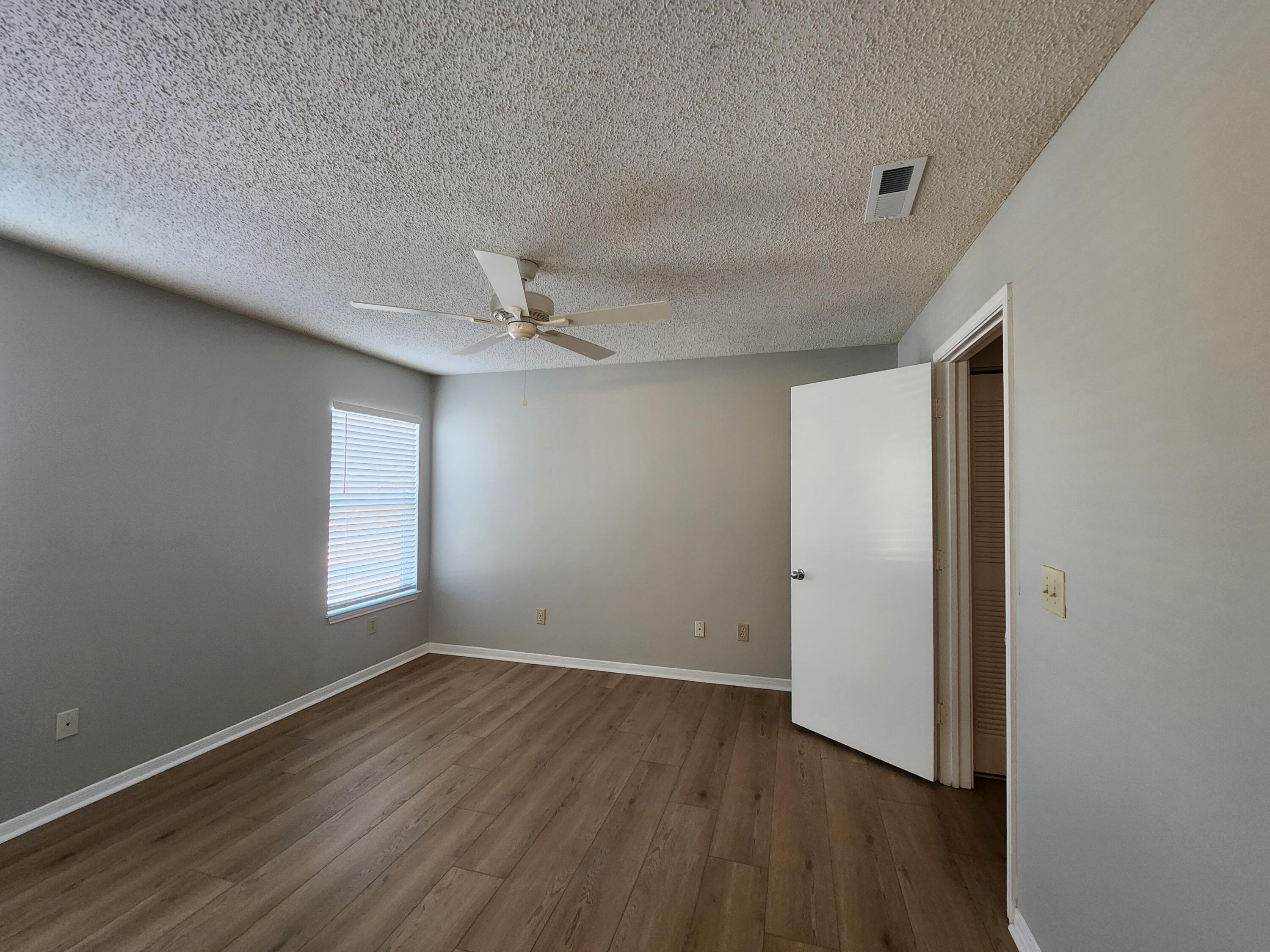 2011 North Highway 17, Unit 2000I Mount Pleasant, SC 29466 - Photo 8 of 18 20251219_131303