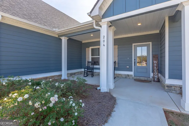 a view of a house with a small yard