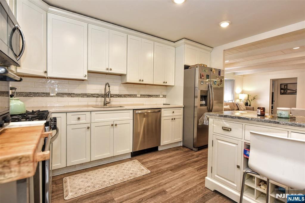 347 Forest Avenue Paramus, NJ 07652 - Photo 11 of 24 Gallery Image 11