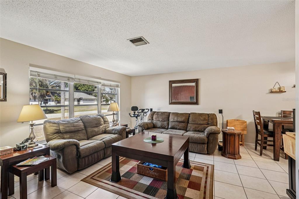 651 Porpoise Road Venice, FL 34293 - Photo 10 of 33 Gallery Image 10