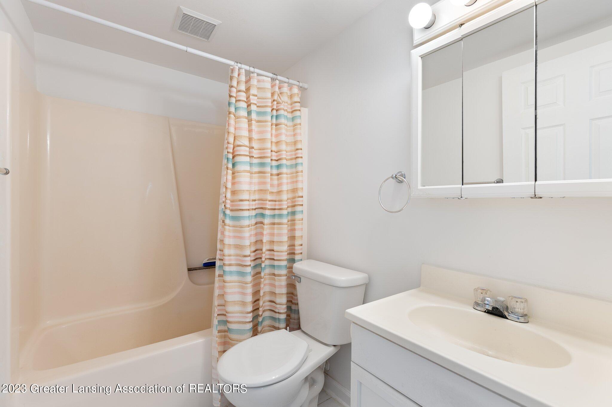 2641 Gilbert Road Lansing, MI 48911 - Photo 30 of 31 2641 Gilbert - Bathroom