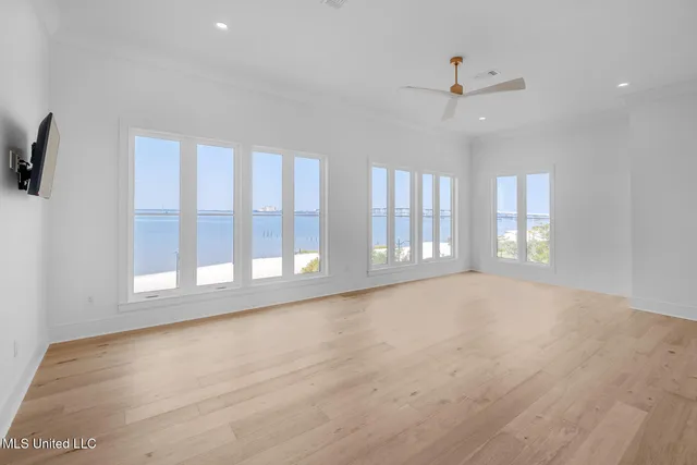 $1,595,600 | 106 South Bch Drive, Ocean Springs, MS 39564