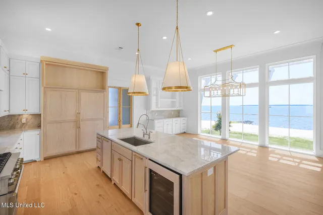 $1,595,600 | 106 South Bch Drive, Ocean Springs, MS 39564